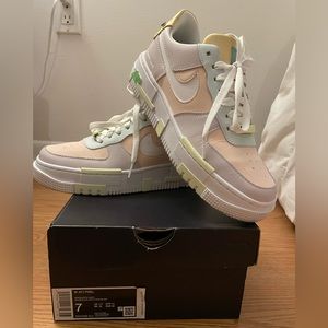 Trending! Women Size 7- Nike Air Force 1 Pixel - Have a good game